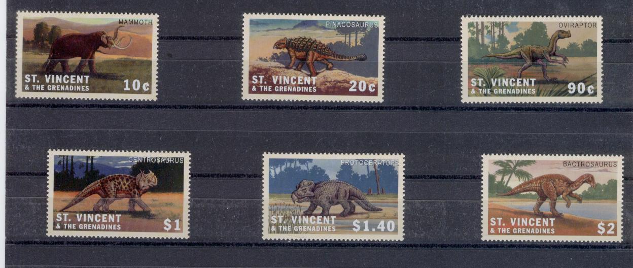 17835 - St. Vincent  - serie completa nuova: Dinosauri