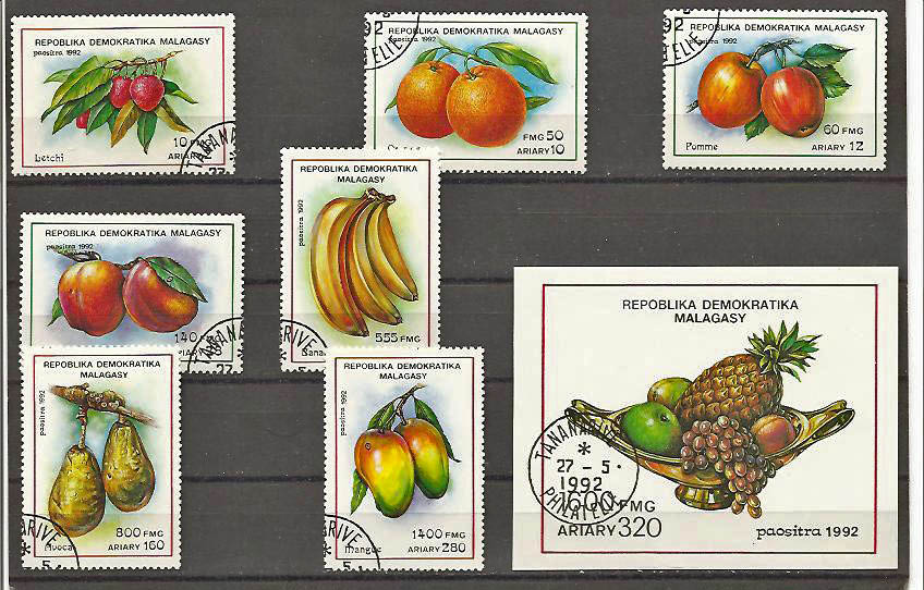 24197 - Madagascar - serie completa usata + foglietto: Frutta