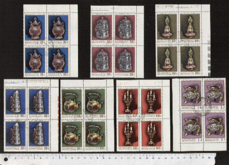 30554 - MONGOLIA  1974-3415  Oggetti dell artigianato locale - Quartina di 7 valori serie completa usata - Yvert # 745/51