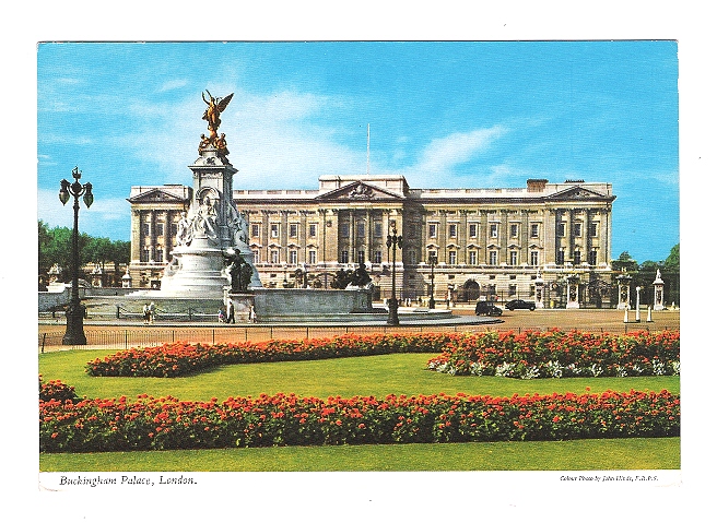 32602 - LONDRA (Gran Bretagna) - cartolina a colori, dimensione cm. 14,9 x 10,4 - veduta panoramica di BUCKINGHAM PALACE -ANIMATA- nuova - in ottime condiz.