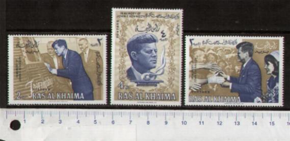 38850 - RAS al KHAIMA (Unione Emirati Arabi), Anno 1965, # 9-11 - Capsula spaziale e in memoria di J.F.Kennedy - 3 valori serie cpl. nuova senza colla
