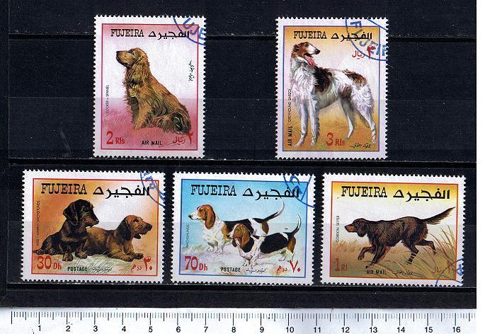 39720 - FUJEIRA (ora U.E.A.), Anno 1971-# 561-65 * Cani da caccia di razze diverse nei dipinti - 5 valori serie completa timbrata