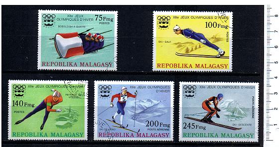 42853 - MADAGASCAR 1975-3505 * Olimpiadi di Innsbruck - 5 valori serie completa timbrata