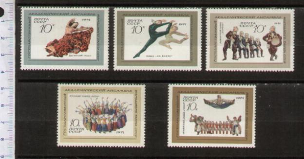 43788 - RUSSIA	1971-Yvert 3698-702  Danze Folkloristiche -  5 valori serie completa NUOVA