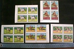47502 -  FUJEIRA (ora U.E.A.), Anno 1970-549-53  *	 Cavalli nei dipinti famosi - 5 valori dentellati serie completa nuova senza colla in Quartina