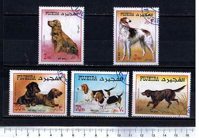 47555 - FUJEIRA (ora U.E.A.), Anno 1970-561-65 *  	Cani da caccia nei dipinti - 5 valori serie completa timbrata