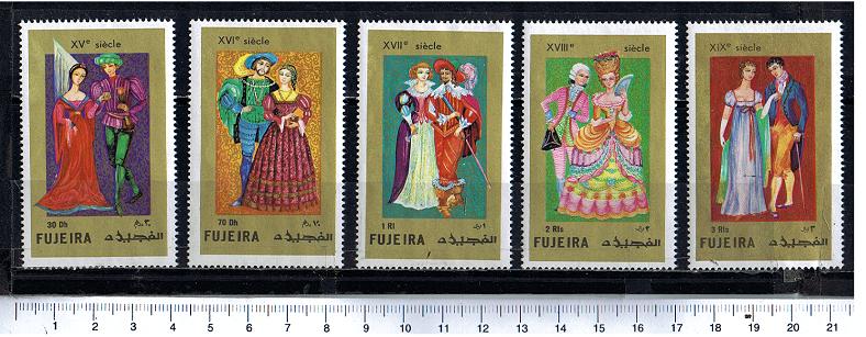 48406 - FUJEIRA, Anno 1972-815-19 *  	Costumi tradizionali durante i secoli   - 5 valori dentellati serie completa nuova senza colla