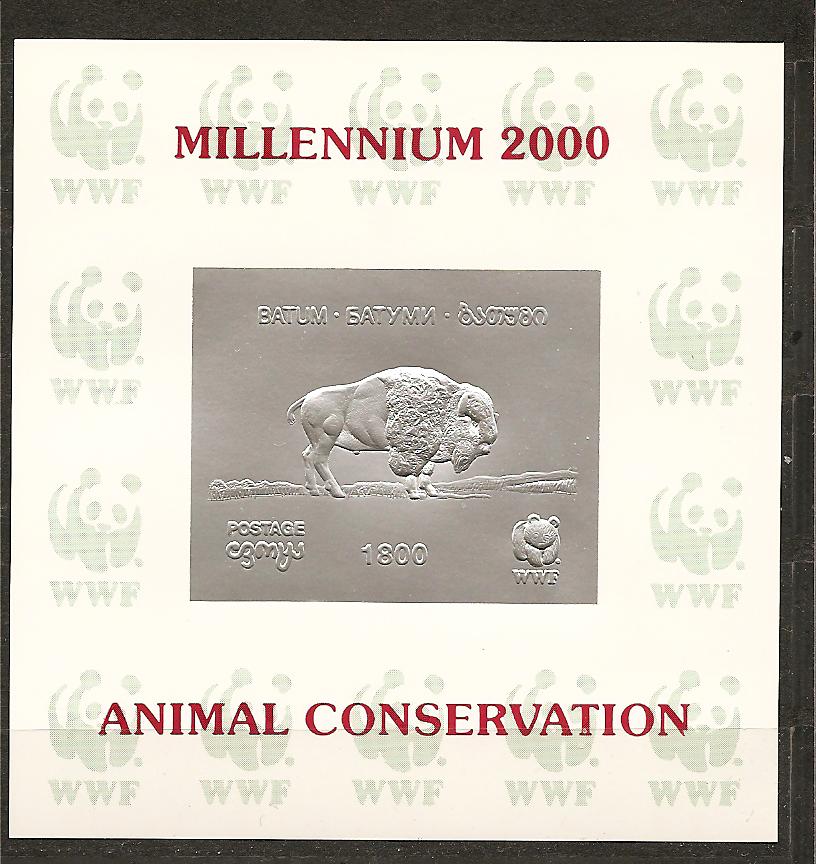 24209 - Batum - foglietto non dentellato laminato in argento: Animali da salvare: Bufalo - rosso
