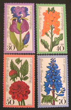 27676 - Berlino - 1976 - Fiori da giardino. M. n.524/527  **