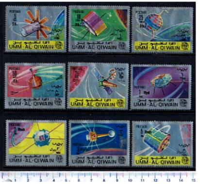 38201 - UMM al QIWAIN (U. E. A.), Anno 1966-85-93a * U. I.T. sovrastampati nuova moneta, satelliti spaziali - 9 valori serie completa nuova senza colla