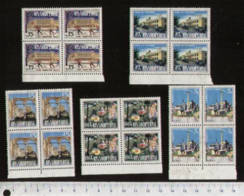 44423 - ALBANIA	1974-Yvert n1498-502	Vari Edifici - 5 valori serie completa nuova senza colla in quartina