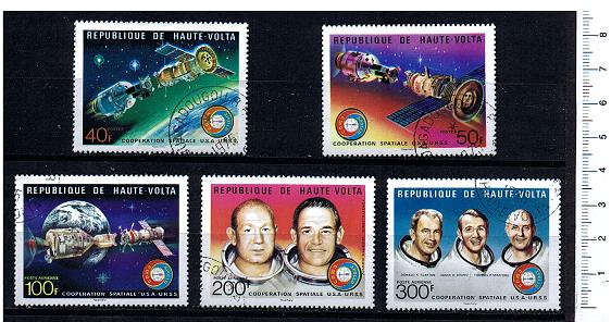 45073 - ALTO VOLTA 1975-3373- Yvert 359/60+A193/5 * Cooperazione spaziale U.S.A.- URSS - 5 valori serie completa timbrata