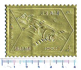 47216 - SHARJAH (ora U.E.A.), Anno 1972-# 906 * Missione spaziale Soyuz 11 - impresso su gold foil - i valore dentellato completo nuovoa