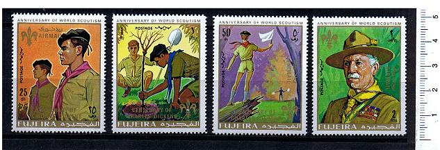 6460 - FUJEIRA,  Anno 1970,  #507-10  TS.613/616 - Boys Scouts sovrastampati Charles Dickens -  4 valori serie cpl.  nuova